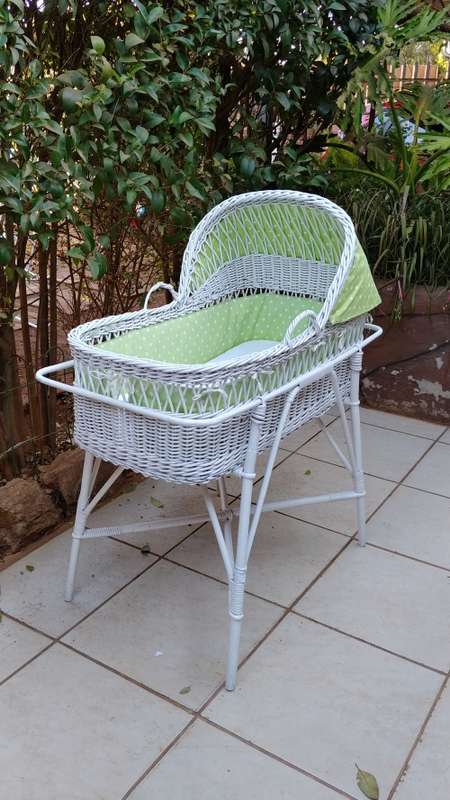 Bassinets Lovely white cane bassinet on a stand. was listed for 0.00 on 20 Nov at 21 01 by Lynn99 in Johannesburg ID 629659042